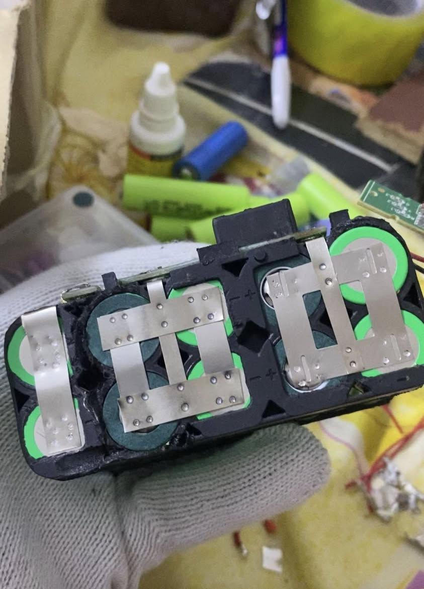 صيانه بطاريه بارك سايد 4امبير   استبدال خلايا اصليه تفريغ عالي  معه رفع السعه الى 5امبير   (صيانه جميع بطاريات الدريلات  والاجهزه الي تعمل بالبطاريات 
العنوان //ذي قار //شطره ***********
((نستخدم فقط الخلايا الاصليه ذات جوده عاليا جدا))
