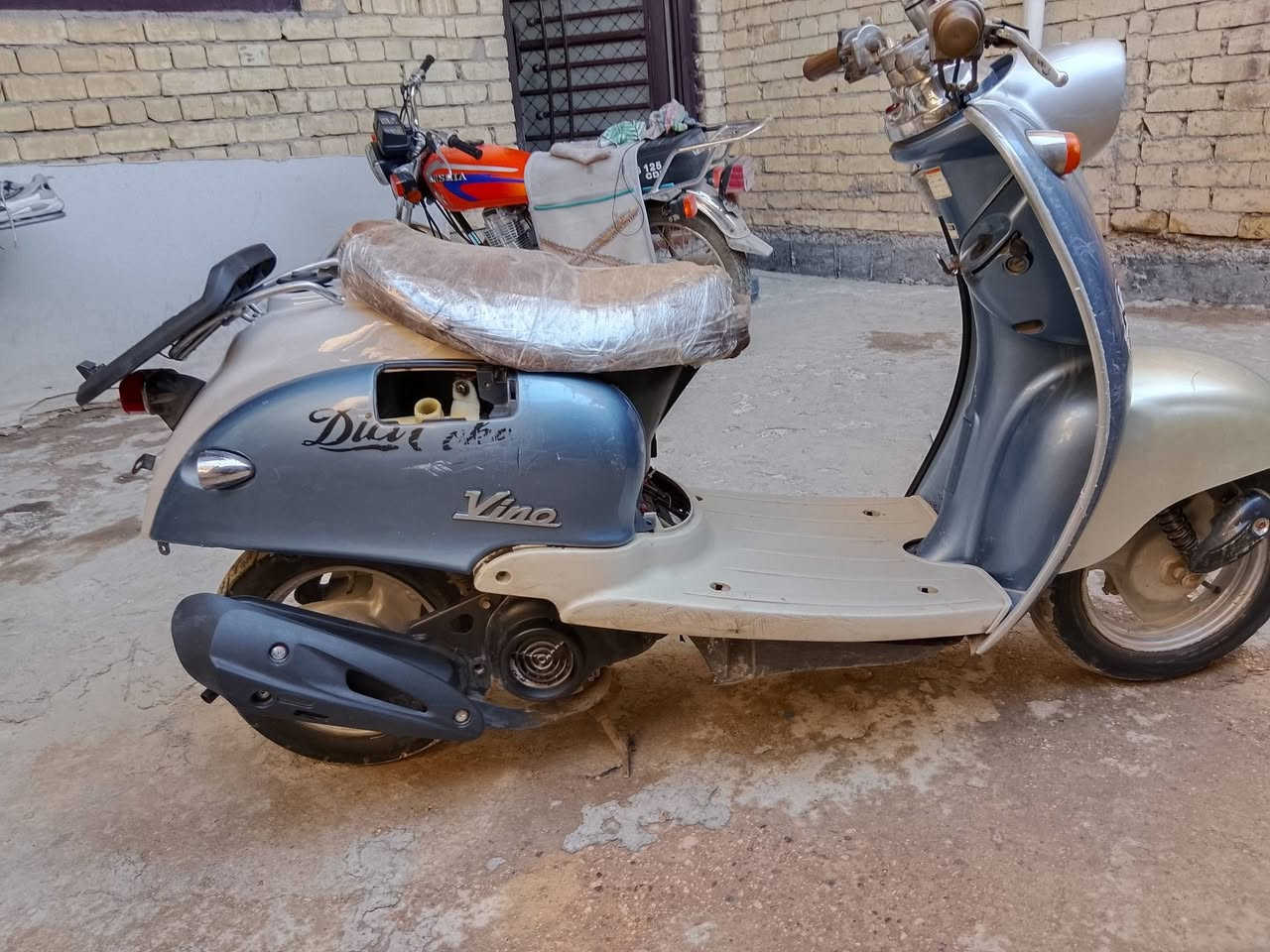 السلام عليكم اخوان هاي دراجه كلشي بدلت بيه صالصنه جديده كابريتر جديد بوشه بستم بلك كاسحه وبعد جم شغله (تشتغل بس ماتمشي)  ماعرف شنو عطله كرهبائيات شغاله بس اشاير ماتشغل الكشر كلش نضيف قيم وخذه او مراوس ويه اي دراجه بس كون نضيفه بطه بيجي اي شي 60 خاص او هاذه رقمي *********** مكاني مسيب
