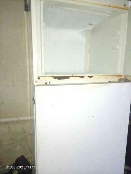 السلام عليكم ثلاجه للبيع ثلاجه شغاله حجم كبير ثلج ثلجيه ثلاجه جديده للبيع السعر 150 العنوان البصره القبله حي المهندسين رقم الهاتف ***********
