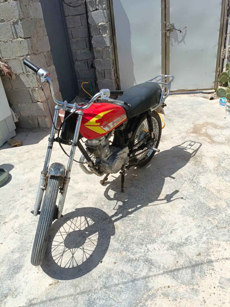 دراجه كلك للبيع 250 وبيها مجال بالنجف مفتوح المحرك***********
