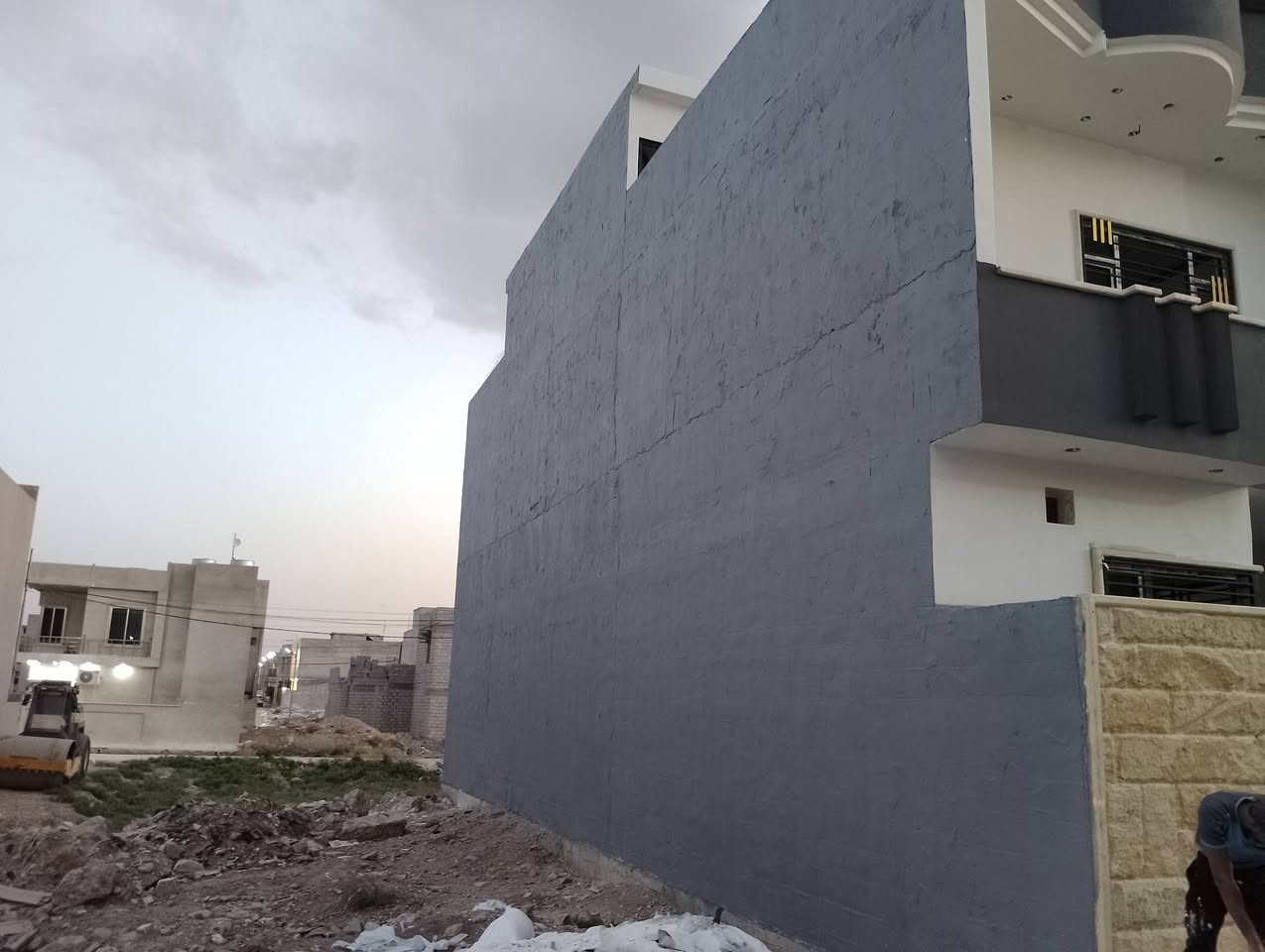 مستعدون الصباغ
الواجهات طابق واحد بي 75 طابقين 100
باب حوش 30 الف باب صغير 15 صبغ غرفه 25 الف 2غرفتين 45الف التواصل خاص او ع رقم 
‏‪0751 708 2876‬‏
‏‪‏‪0771 976 2488‬‏
