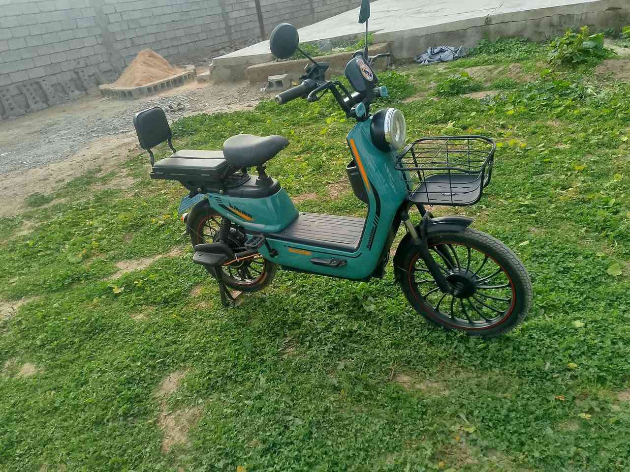 السلام عليكم للبيع دراجه شحن للبيع تراجة لوك مكاني زملت حمدي السعر 600بيهه مجال ***********
