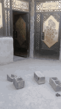 سلام عليكم ورحمة الله وبركاته
بيت للبيع متكون من غرفتين وصاله وترك واستقبال ووحمامات
كهرباء وماي ومجاري وسحب ذهبي
العنوان بغداد حي نصر شارع حي الرباب
الشراي يتصل متواجد فيس ورقم ***********
السعر 45مليون قفل
