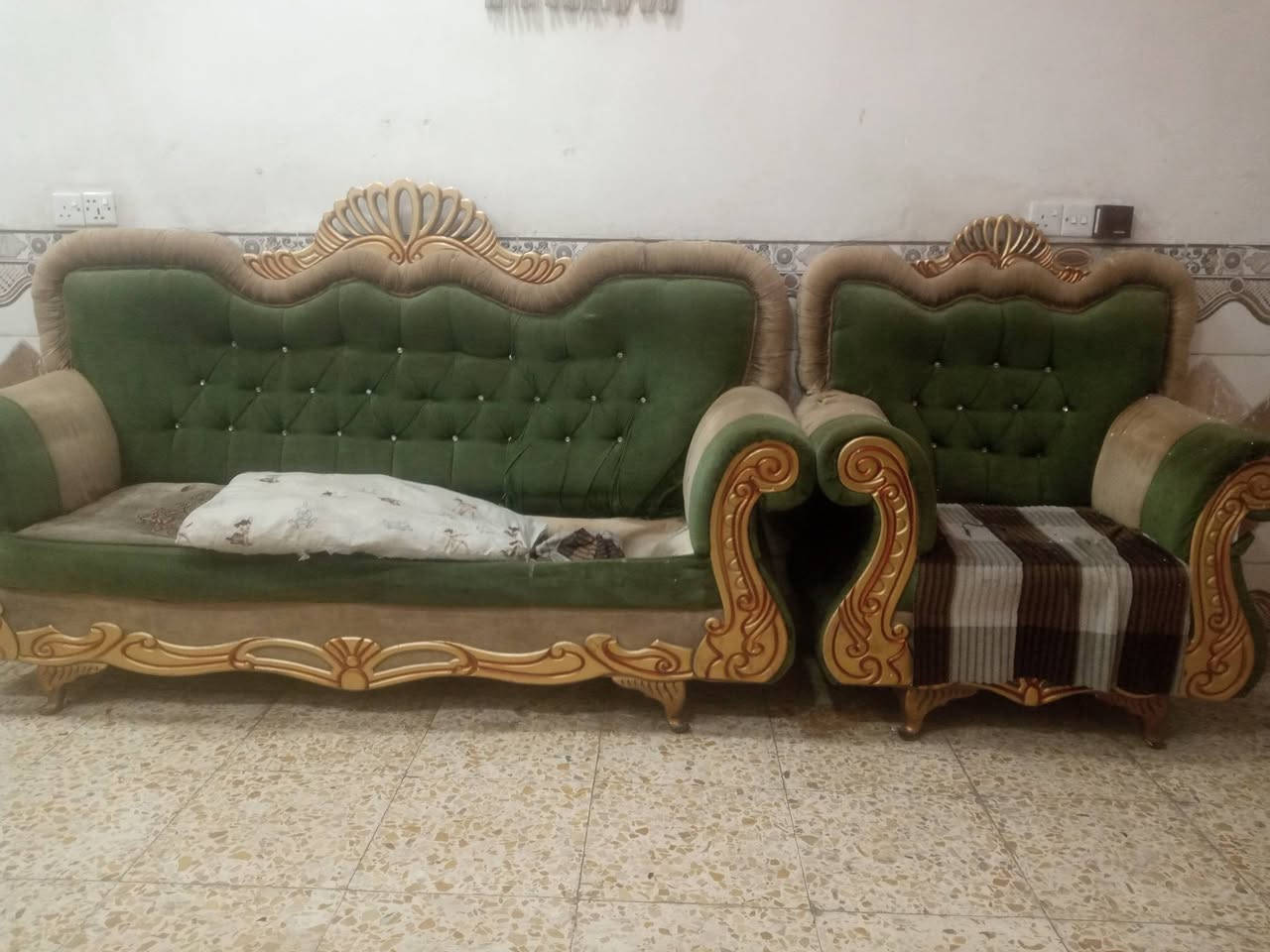 قنفات ملكي موديل فلامنكو ..
10 مقاعد 
مستعمل قنفتين يحتاجلهن تصليح مقاعد 

رايده ب 200 مكاني بغداد مدينة الصدر

 *********** وبي مجال للشراي
