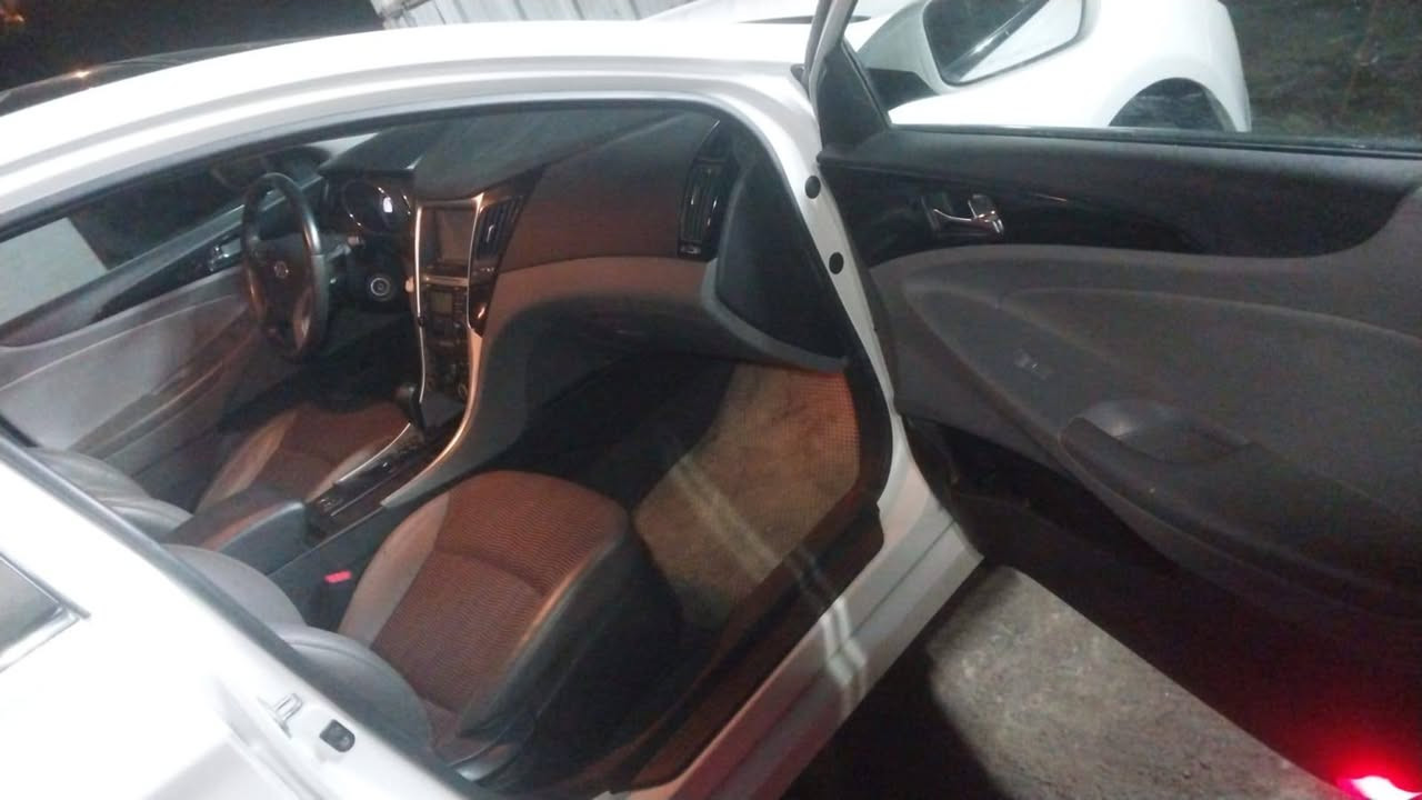 السلام عليكم هونداي سوناتا رقم  بغداد الدولي باسمي موديل 2012 وارد الشركة العامة للسيارات مكينه 4سلندر حجم 2000  مامفتوحه  ماشية 136 الف مواصفاته سقف بانوراما شغال تحكم ستيرن داخل جلد ومخمل   تبريد قطعتين تدفئة بالكشنات مري شفط واشاير كشنات كهربائيه السعر 100$ورقة
العنوان  بغداد  الكاظمية  مقابل  مستشفى  الكاظمية  التعليمي  خلف  مجمع  الجوادين  الطبي  *********** واتساب ابو محمد
