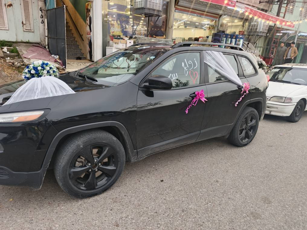 ترهم مراوس بتكسي
كير توماتيك 9 نمر
كشنات هيتر
ستيرن هيتر
سايد بريك بصمه 
تشغيل عن بعد 
ضررها جاملغ امامي ثنينهم وربع البوند  بدون دواخل ولا ايرباك 
محرك وكير بشرط
رقم وهزه جديد قبل شهر حولتها باسمي 
***********
*********** موصل, نينوى
