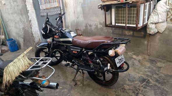 سلام عليكم دايون موديل ٢٥  شهر ٥ اوراق كامله دراجه ما ناقصه اي شي شغل وطلع عنواني بغداد بسمايه ***********
رايده ب 1850 قفل
