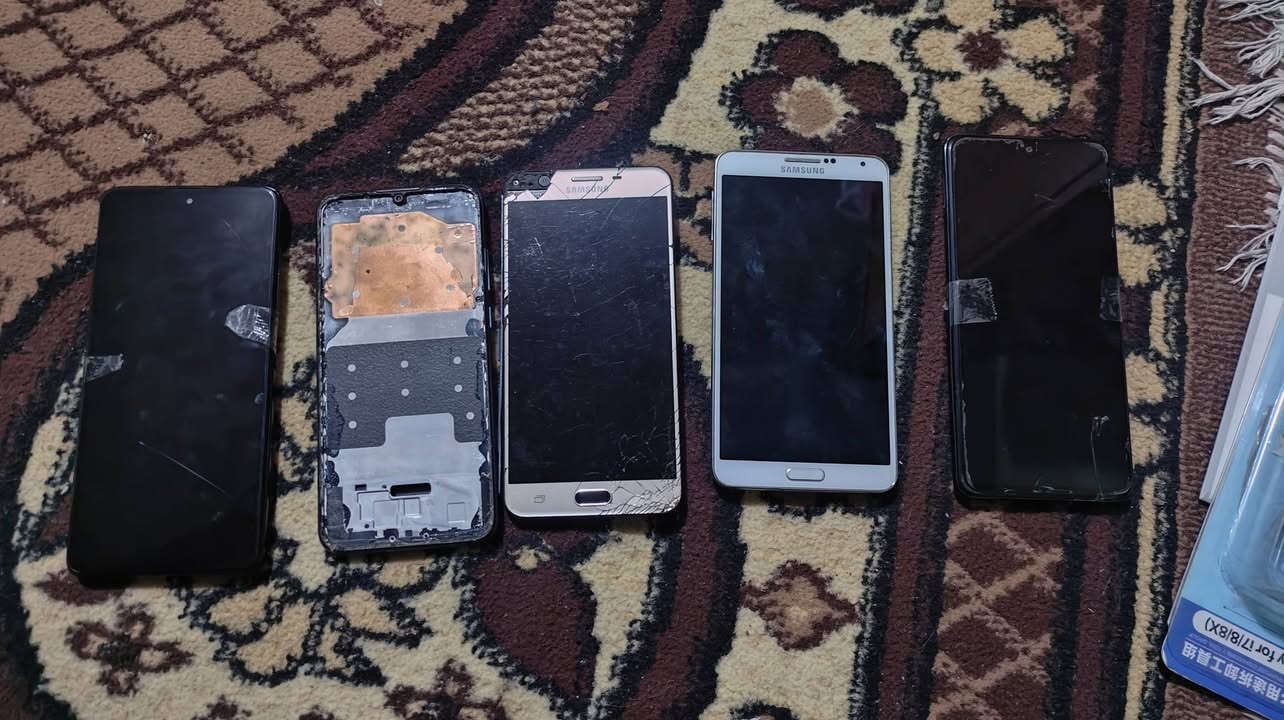 السلام عليكم
ريدمي نوت 10برو عدد2 جانن يرست بعدين طفن هيه طفيه مبدلات كم شغله الي ياخذهن فقط قطع غيار شاشات شغالات
وهواوي. اعتقد يعوزه شاشه
وجي سفن 
وسامسونك ابو قلم
سعرهن كلهن 50


**إذا كنت صاحب هذا الإعلان وتريد حذفه لأي سبب، رجاءا أرسل رسالة إلى الدعم الفني**