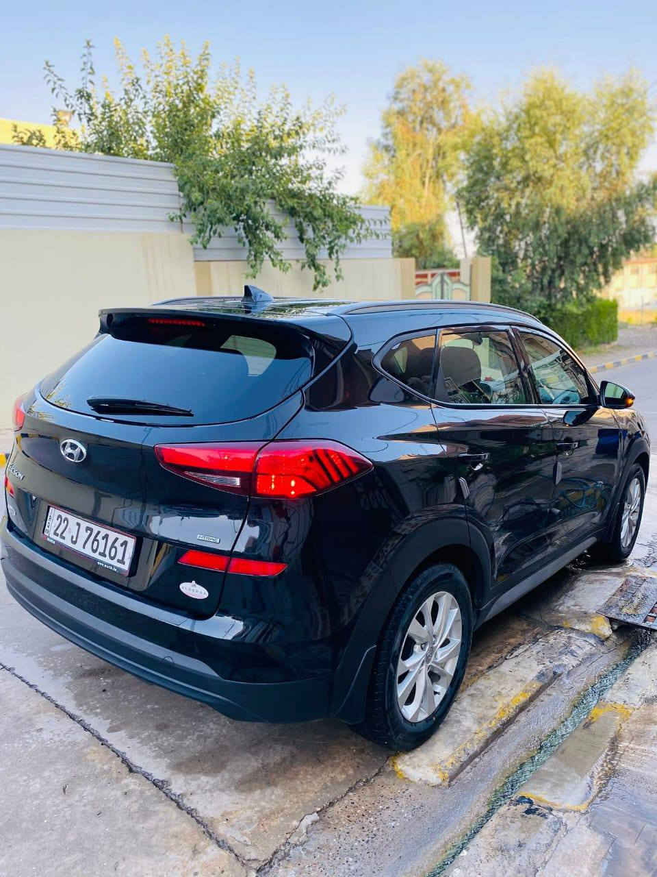 توسان 2021 وارد امريكي  محرك gdi
كير ومحرك وصدر وتبريد شرط. 

فول مواصفات عدّا الفتحة
بصمة تشغيل  وابواب
شاشة كبيرة وكاميرا
تبريد قطعتين 
تحديد مسار 
تحديد سرعة 
تحكمات سترين 
نقطة عمياء 
تدفئة كشنات 
تدفئة ستيرن 
مانع انزلاق
حساسات  
ثلاث انظمة قيادة 
سيارة فول فول وترايها يخبل سيارة
ضررها موضح بالصور  شرط بدون دواخل وايرباك
رقم اربيل دولي. شرط التحويل 
سيارة ماشية  62 كيلو متر.
مكان السيارة الموصل 
للتواصل ***********
السعر 180$
