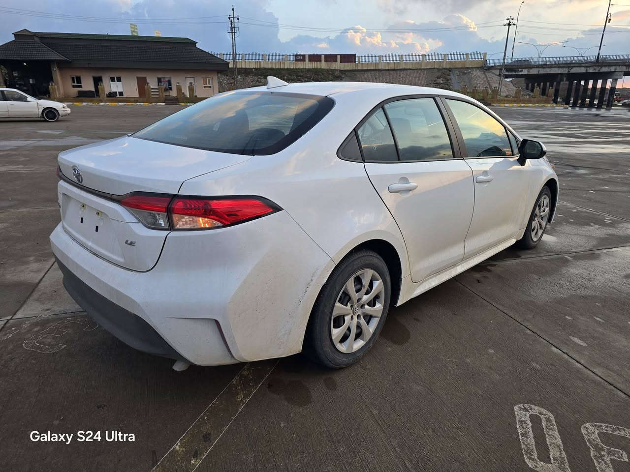 كورلا وارد امريكي موديل  2025 LE 
ماشي  5 الف فقط بريحة الشركة 
جاملغ و بونيد صبغ 
يترقم اربيل 
مكانها كركوك 
سعر ١٥٧ 
***********  واتساب 
***********
