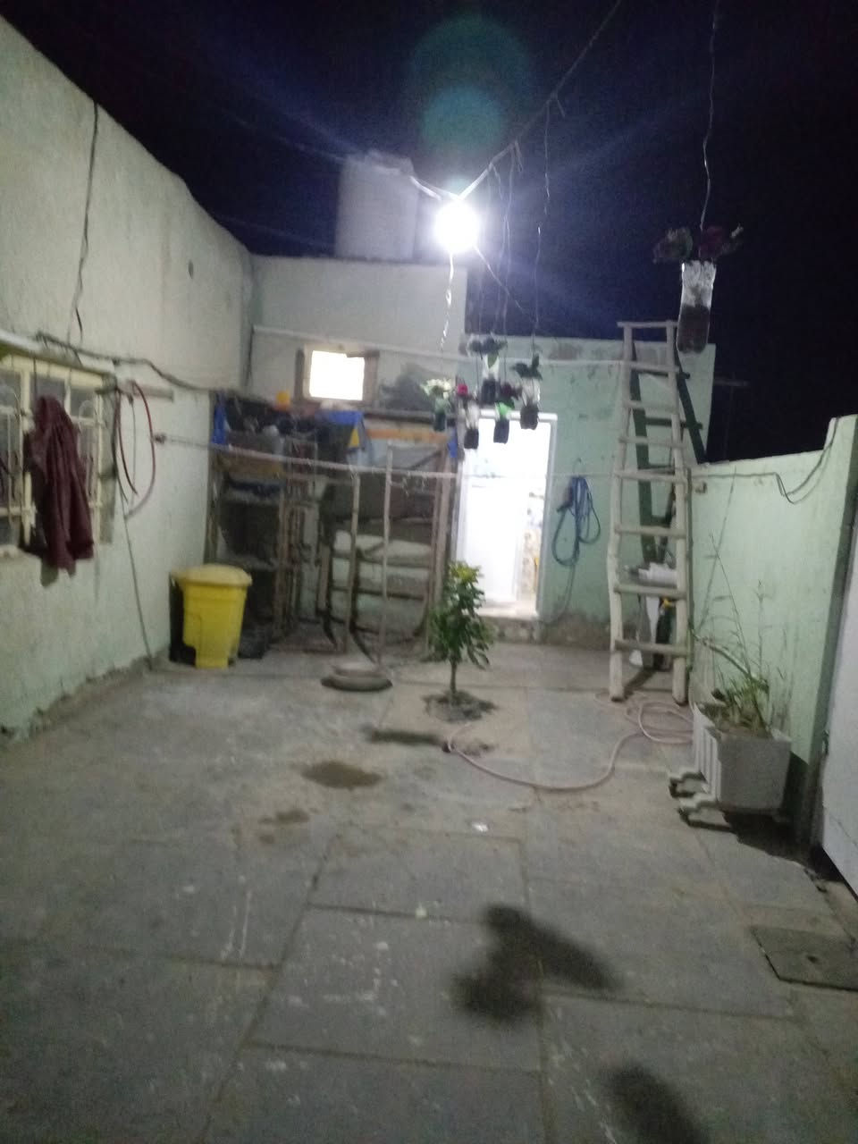 السلام عليكم بيت للبيع مكون من استقبال 7×4 وصاله 8×4 غرف عدد 2 طولهن 5×4 ومجمع داخلي طوله 4×3 العنوان زراعي ال عبود خلف ملعب سيد علي
اي استفسار الاتصال ع رقم ***********
ملاحظه غير متواجد ع خاص
