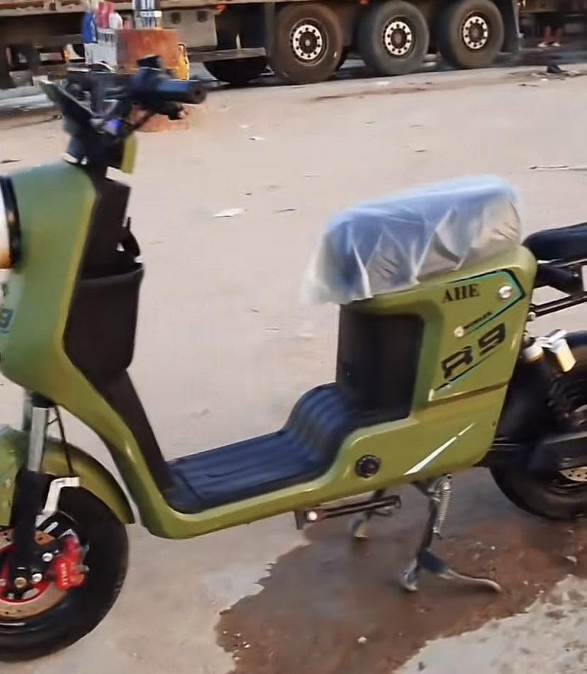 دراجه
ار9
حلوه ونظيفه كلش 
الي بيها نقص ففط
بطاريات 
وسعرها مناسب ورخيصه جدا 
175 الف قفل مابيها ايي مجال 
رقم التلفون واتساب 
***********
