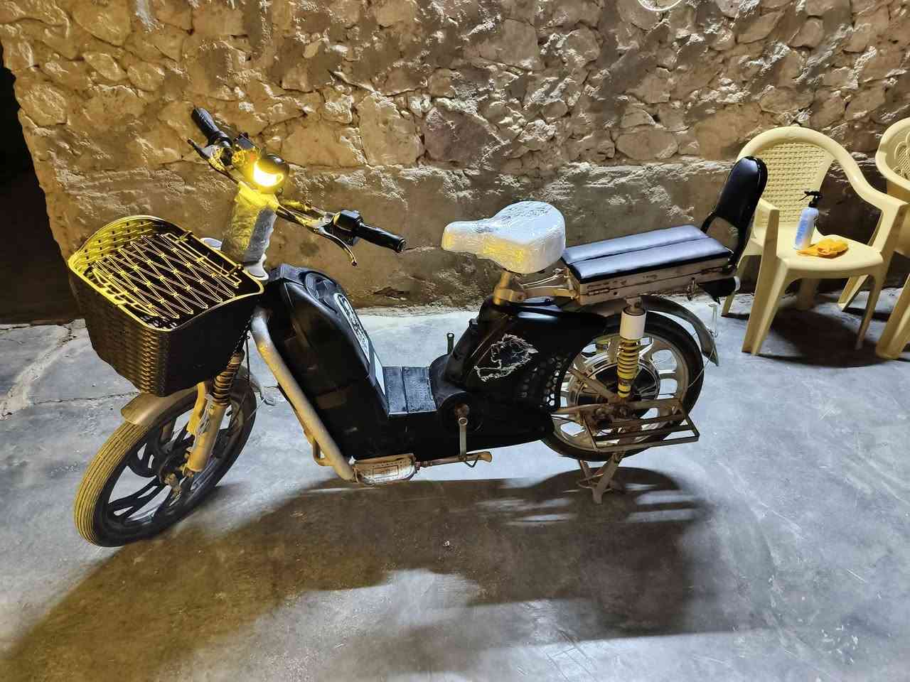 دراجه شحن لبيع
نقص شاشه فقط 
بطريات ولي لاصليه خمس بطريات صارلي اسبوعين من حطيته وشاحنه اصليه تفصل وحده من ينترس شحن 
مكاني حديثه بروانه حي شرطه 
نضافه كما موضح بل صوره 
سعر 350 الف وبي مجال


**إذا كنت صاحب هذا الإعلان وتريد حذفه لأي سبب، رجاءا أرسل رسالة إلى الدعم الفني**