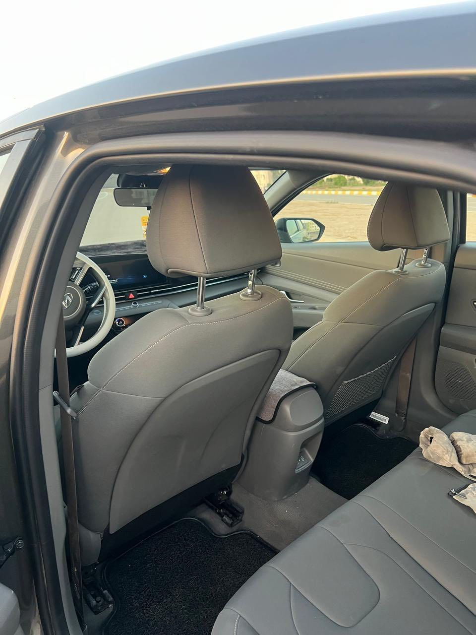 النترا رصاصي 2025 
السياره فول مواصفات S 
ضررها قطعتين تبديل 
محرك 4 سلندر 1.6 
ويل قياس 16 
شاشه 8 انج 
ابل كاربلاي 
مقاعد مخمل 
نظام APS و ESC 
كاميرا خلفيه 
نظام مراقبة ضغط الاطارات 
السياره عارضها ب 15000$ وبيها مجال كلش حلو للشراي 
رقم : ***********
