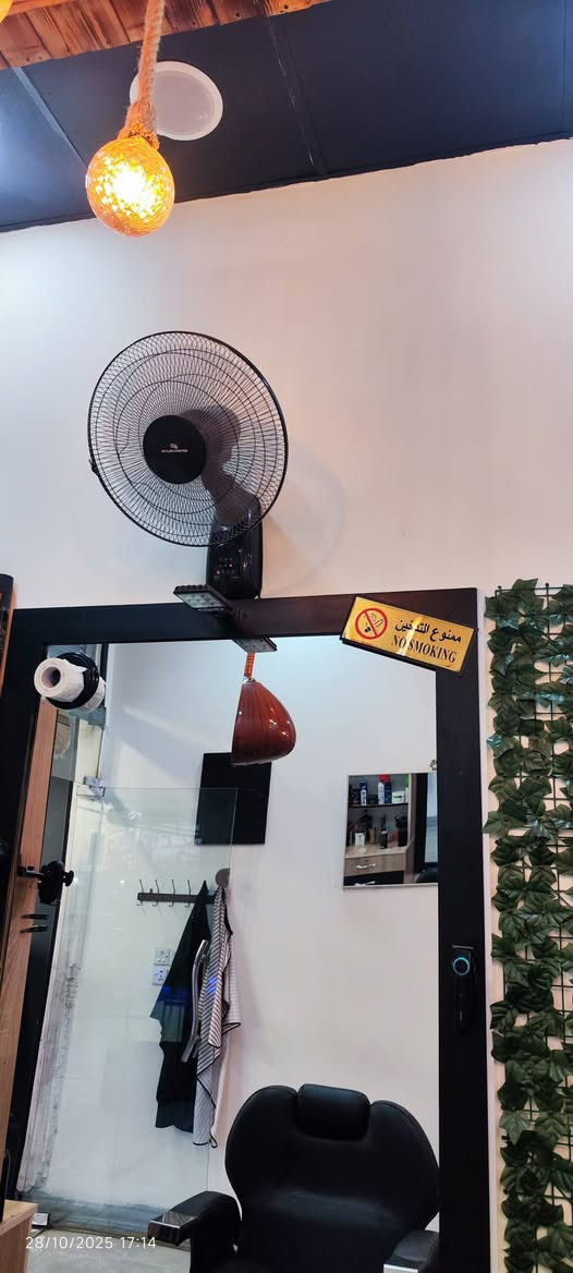محل حلاقه للبيع كامل غراضه كراسي والميز جديد مكاني كركوك رقم ***********
