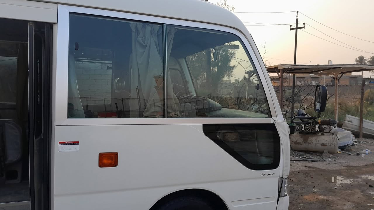 السلام عليكم 
كوستر 2016 كفاله عامه 
سيارة نضيفه وجاهزه من كلشي 
كير ومكينه واكسن مكفولات
تبريد تدفئة 
جوبلس بلادي

***********
