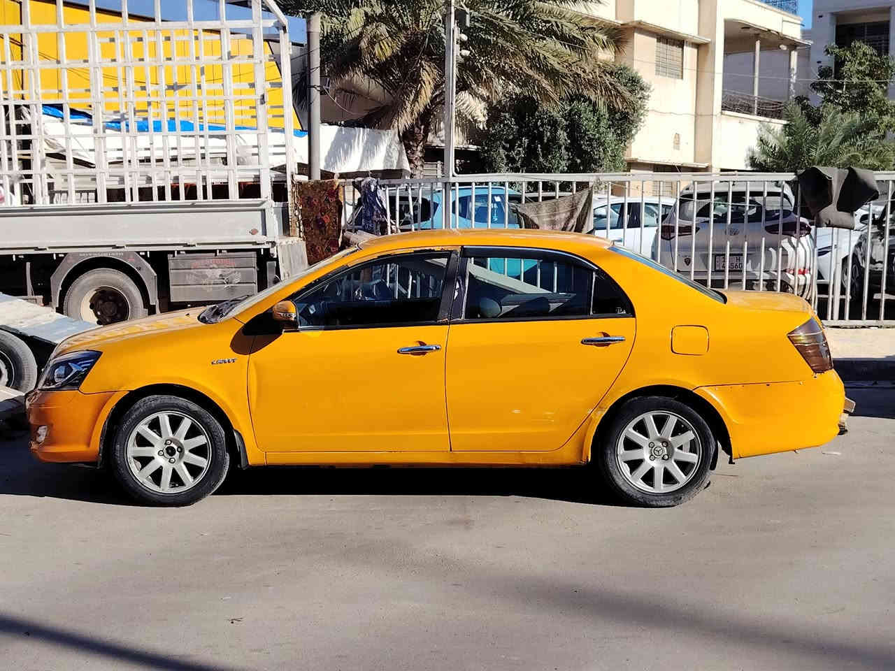 جلي موبل 2012 كير مكينة كورلا بيها طخات بسيطة رقم بغداد العنوان الكاظمية هاتف *********** السعر50  وبيه مجال
