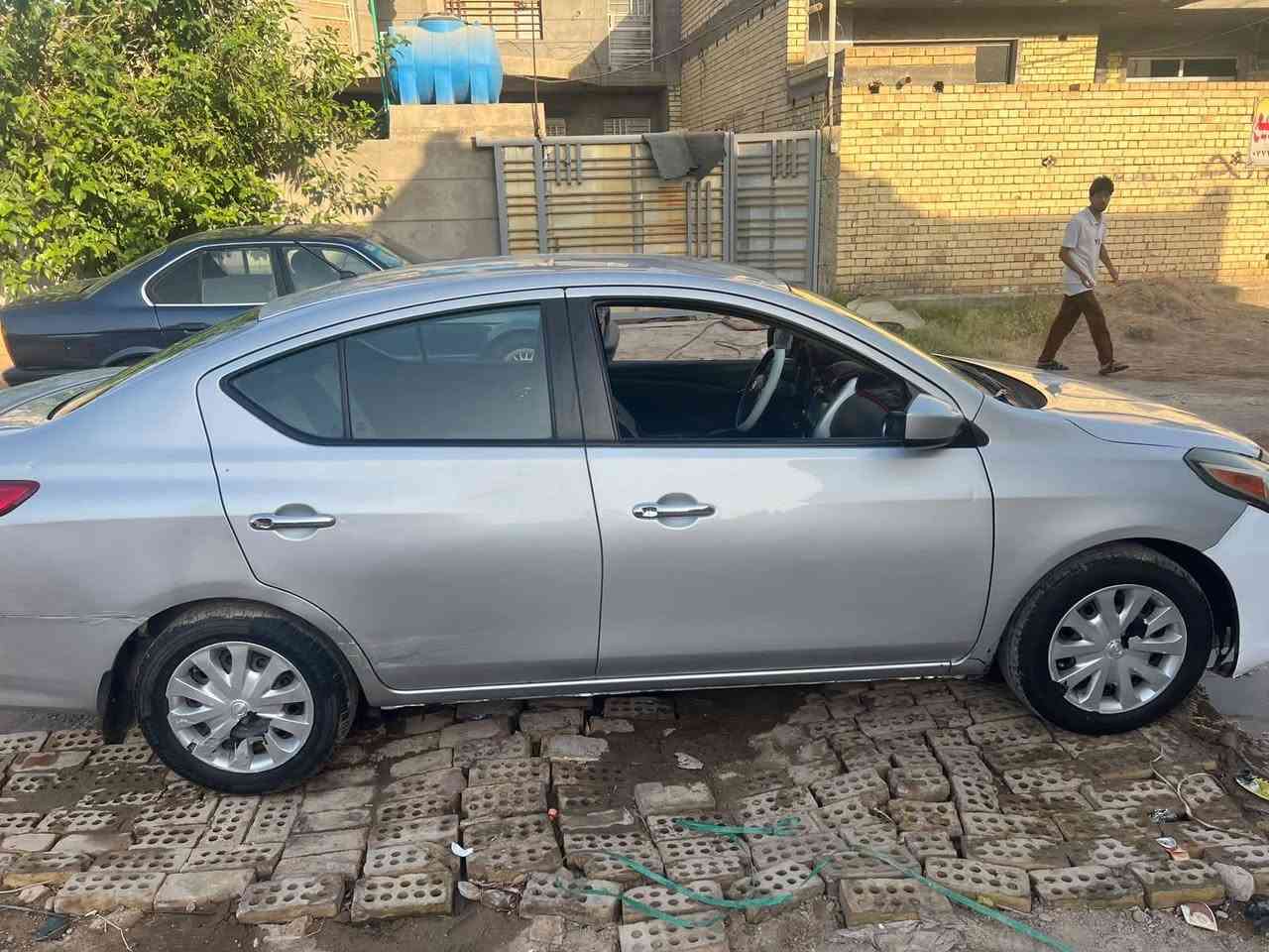 السلام عليكم للبيع نيسان فيرسا موديل 19 بغداد صبغ 5 قطع السعر 74 مكان بغداد للاتصال ***********
