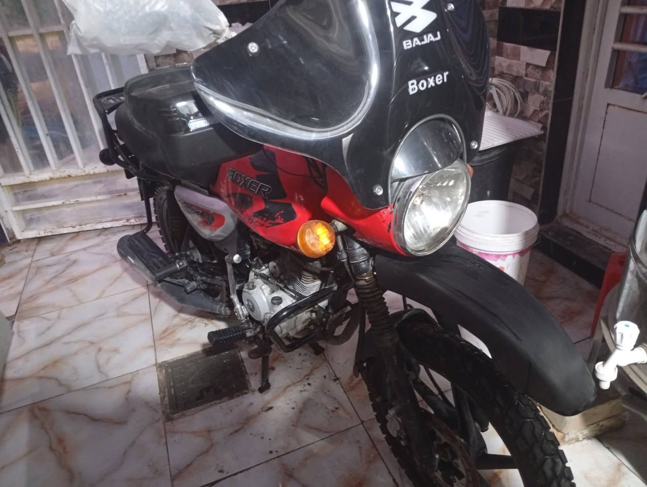 سلام عليكم 
دراجه بوكسر 2021
اوراقها كامله واصوليه 
الدراجه بيها خيط تبخير حتى ممبين كلش 
سعرها 850قفل مكاني الزعفرانيه 
***********
