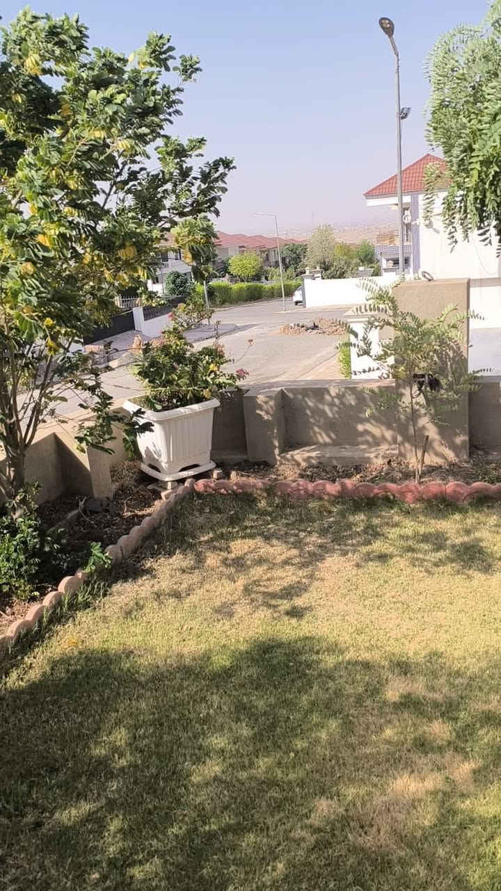 #دارللبيع
خانوو بو فروشتن روكن له  (كه ركوك ستى)     روبه رى 220 متر طابو 100 متر فضلة ى 
له گه لدايه
پيكهاتووه له :- 2 ژور نوستن - هول - مطبخ - مساعد مطبغ - باخچه - گه راج 

نرخ 13 دفتر

بوزانيارى زياتر په يوه ندى بكه ن به عقارات ستار اكرم بازرگان

📍ناونيشان :كه ركوك بازارى ئازادى ته لارى ئاسو

***********
***********
