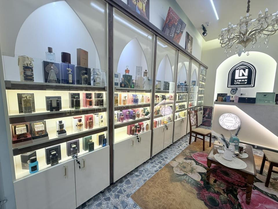 فاترينات للبيع يصير للصدلية يصيرن  كوزمتك جدد بمعنى الكلمة للتواصل ***********
