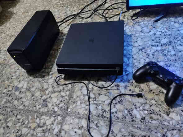 السلام عليكم
عندي بلي 4 واحد تيرا نظام 12:50 مهكر قرص
الجهاز بي 5 لعبات وبي مساحة بعد مثل ماموضح بالصورة
ويا يو بي اس 850 والجهاز مفتوح تنضيف فقط 
السعر 280 
***********
