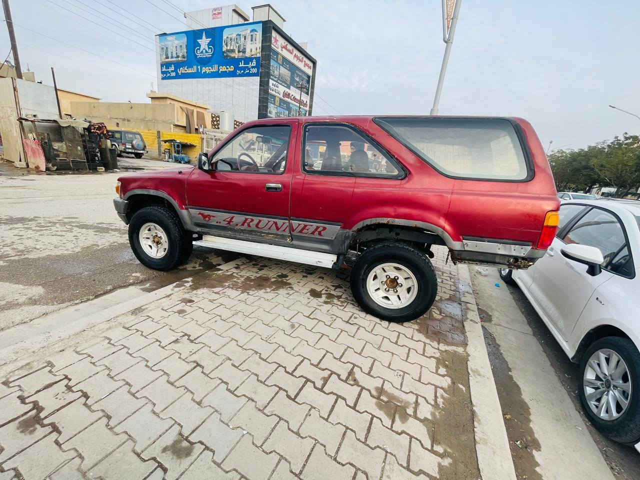 السلام عليكم
فور رنر موديل ٩٣
محرك   3y ينقص شي قليل
كير اوتو جام اوتو تايرات نص عمر صدرها نضيف
كهربائيات كلها شغاله رقم بغداد وسنويه عضم عاج
بس مااندل صاحبها مكانها تكريت سعرها ٢٢
***********
