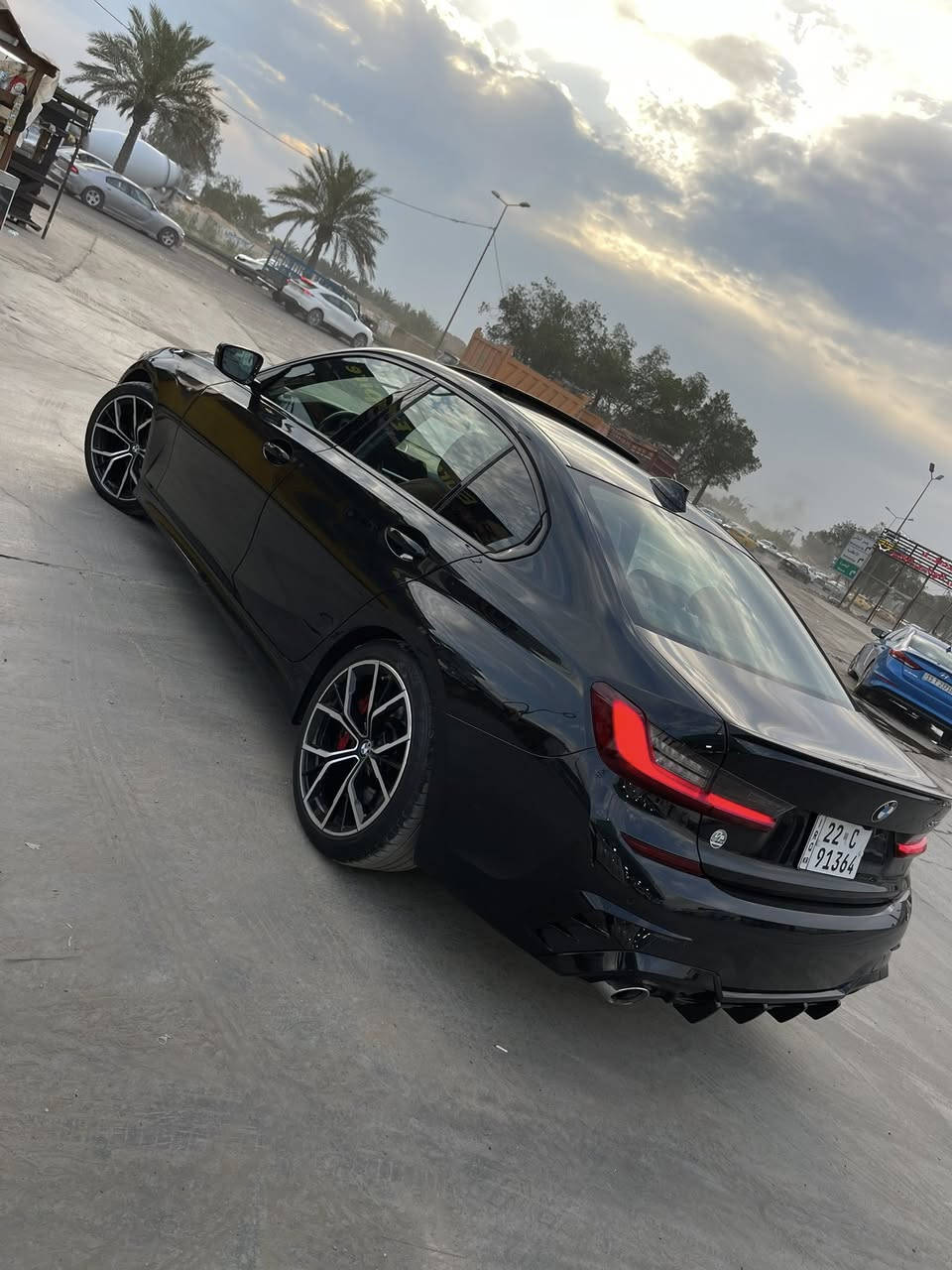 سلام عليكم للبيع 

BMW 330i 2022
 تفاصيل واضحة كدامك فول مواصفات 
جاملغ مبدل نفس الون شركة وربع البنيد صبغ فقط سيارة كفالة لا بارد ولا صبغ مكاني بغداد حي الخضراء 
سعر ٢٥٠ بي مجال بصيط 
هـ ***********
