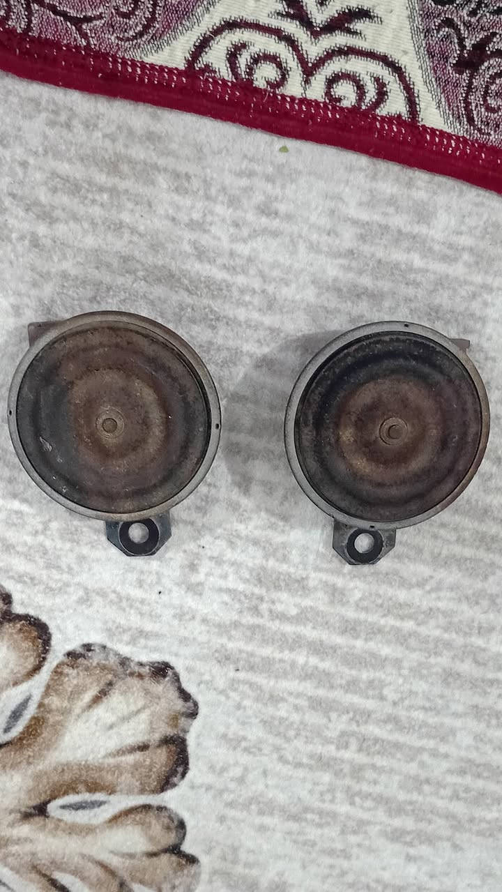 السلام عليكم 
للبيع هورن سيدان 
فيشه حمره ١٦٠
فيشه سوده ١٣٠ 
مكان نجف 
***********
