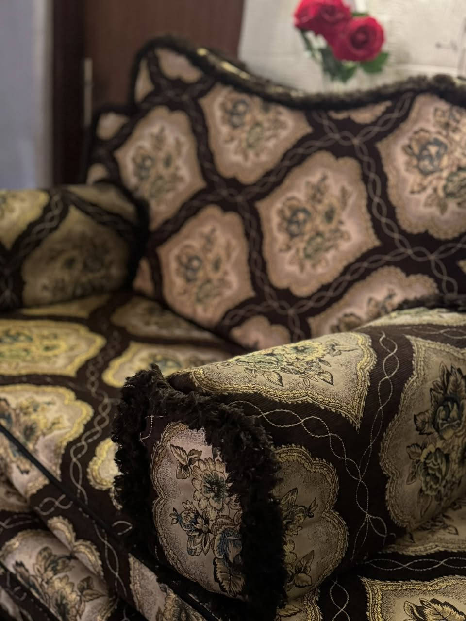 كعدة عربية شغل عراقي أصلي 🇮🇶
تفصيل نظيف ودقيق يرضي الذوق
سفنج مميز ومريح للجلوس الطويل
سحّابات بكل قطعة ✨ غسيل سهل وتنظيف أسرع

📦 المحتويات:
✔️ 3 كعدات
✔️ 6 كوشات

💰 السعر: 100 فقط

📍 بغداد – الغزالية
📞 0787 690 9258
