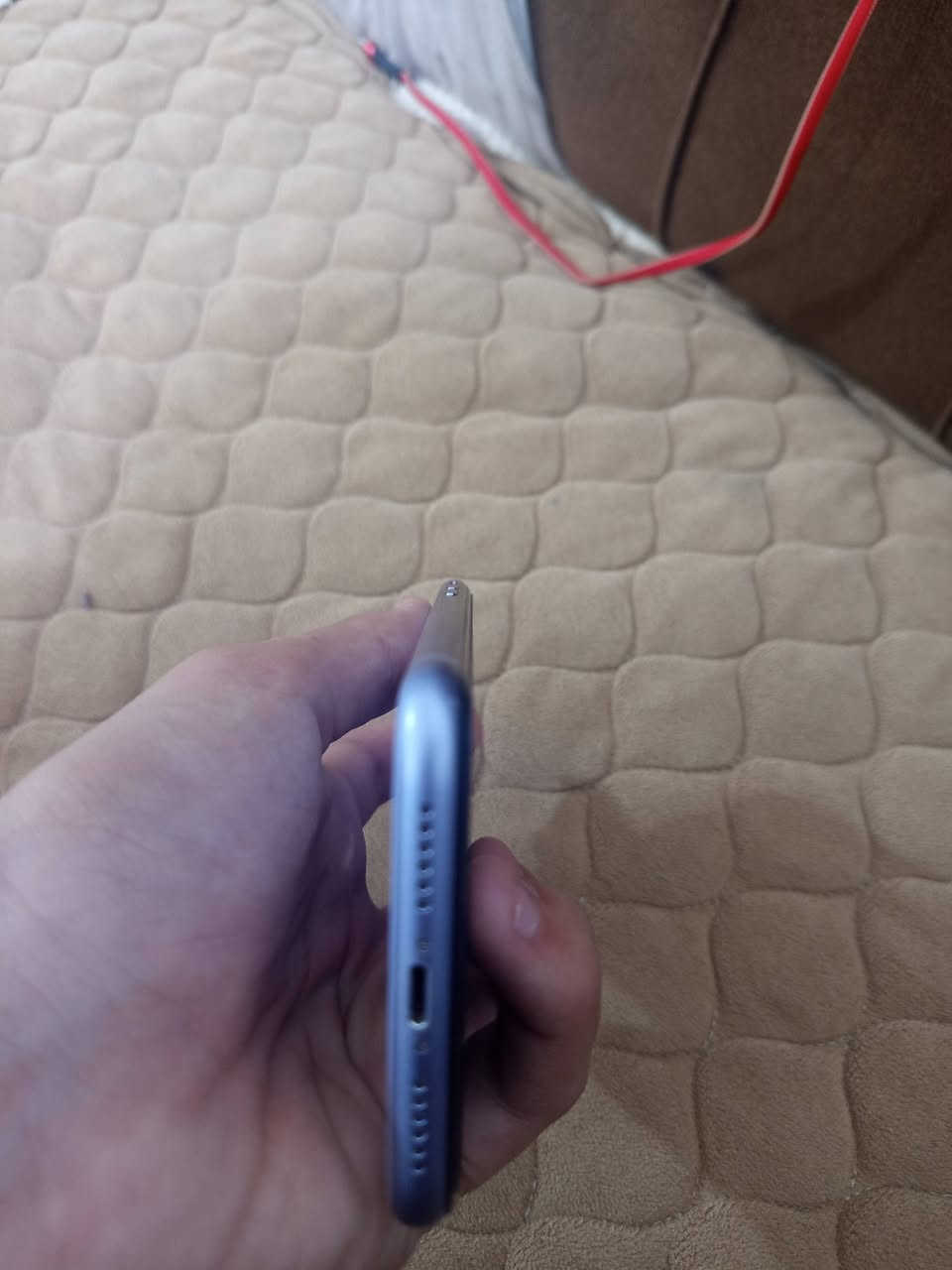 ايفون 11 عادي كامرتين مستبدل بطاريه فقط تقره 100 بطاريه اصليه صرف طبيعي جدا ذاكره 128 نموذج  m شرق اوسط السعر 250 وبي مجال جدا بسيط  *********** متواجد واتساب فقط
