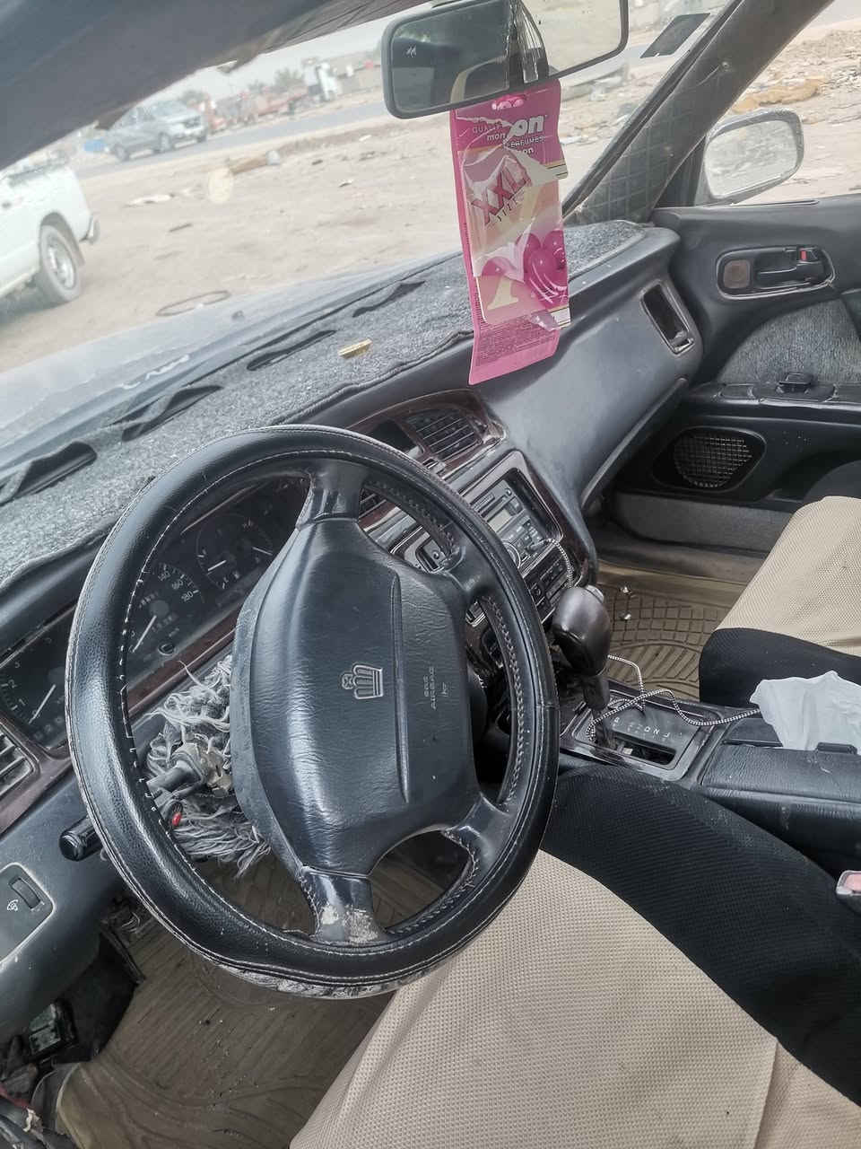 السلام عليكم بطه منفصل 95 مكفول نقل وكص رقم جديد لل 30 مكينه تنقص كير مكفول السيارة بسمي ب 37 وبيها مجال بسيط البصره زبير تقاطع البرجسيه للاستفسار واتساب ***********
