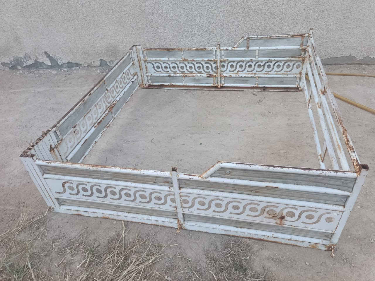 السلام عليكم محجر سياره ييكم البيع سعره 200 بي مجاال ***********
