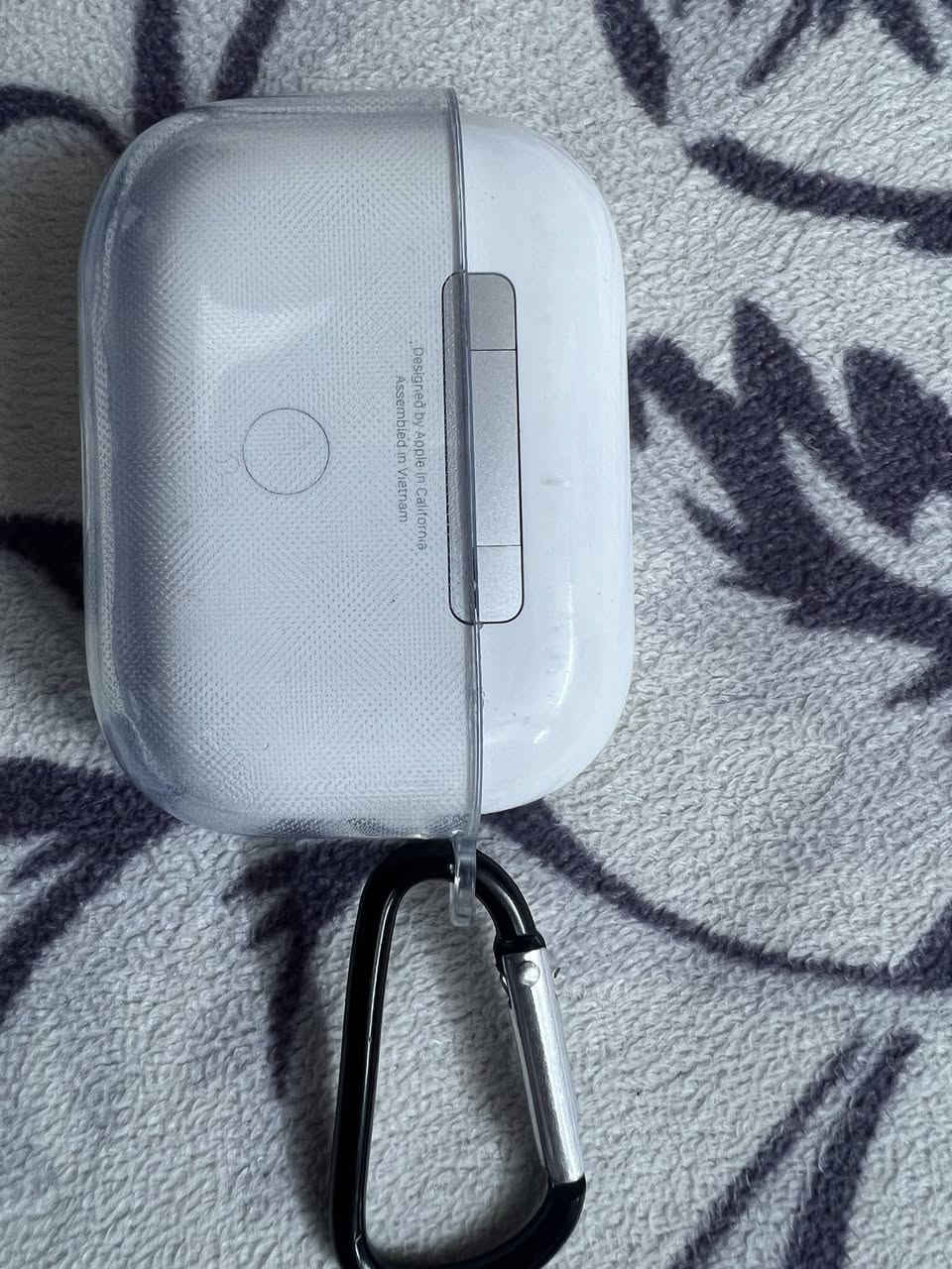 السلام عليكم
سماعة ايربود برو 2 تايبسي 
السماعات نظيفه وفلوسك ما تضيع بيها 
نسبة النظافه 90‎%‎
مكفوله كفاله تامه وياها الكارتونه والكيبل ووين متحب تفحص افحص 
السعر 225 وبيها مجال بسيط
مكاني بغداد 
***********
