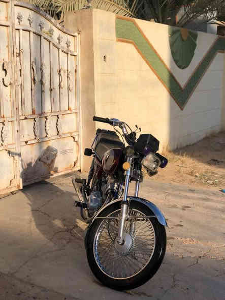 السلام عليكم 
ماطور نامه 17 للبيع 
شرط النظافة 
كلشي بي شغال لايتات اشارات عدادات 
قاري النمر .
عداد السرعة بس الكيلو متر واگف الثاني شغال 
السعر 360 وبي مجال بسيط 
للاستفسار ***********
