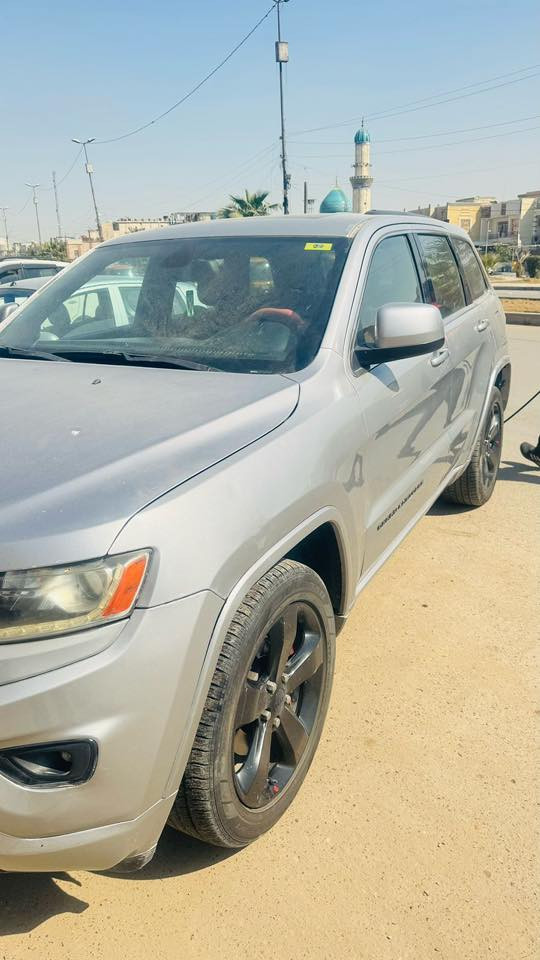 ...""السلام عليكم...""
♠︎♥︎جيب كراند شيروكي★★وارد امريكي
موديل▪︎▪︎《 2014》▪︎▪︎
ماشية //179الف ميل// حقيقي
■لون سلفر رصاصي فاتح■■
{{رقم بغداد بأسمي}}
 التحويل ...^^^ثاني يوم
سيارة فور...ويل4×4**
بصمة تشغيل وتشغيل عن بعدوكامره خلفيه  نظام srtوسرعتها 300**
مكينة 6سلندر 3600**
داخل السيارة  جلد 
سستم صوت عدد10 سمعات دمام ؛؛::"'
♤♠︎♣︎ملاحضة■●□
مكينة وكير وحدادية كلش زينه وتبريد  وتخم تاير جديد  وعليه أدامة كاملة يعني سيرفس 
من منضومة وقود وبلكات ونوزلات يعني سيارة جاهزة ما تصرف عليه///،؛::"
حادث السيارة خشم الجاملغات الامامية والبنيد والدعاميه الاماميه تبديل ....
مكاني بغداد حي اور
السع162 وبيه مجال قليل حك الجية
للتواصل ***********
