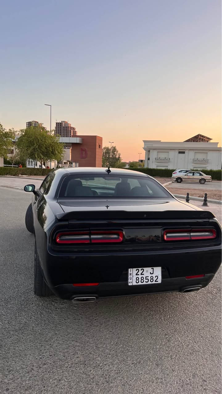 🚗 دودج تشالنجر GT 2022 - مستعجل على البيع صور الحادث بالمنشور  

📍 المواصفات:
 • الموديل: 2022
 • الفئة: GT وارد كندي 
 • اللون: (ااسود )
 • العداد: (70 الف كيلو متر )
 • نظام الدفع: فور ويل 
 • نوع الوقود: بنزين
 • ناقل الحركة: أوتوماتيك 8 سرعات
 • المحرك: V6 سعة 3.6 لتر
 • كشنات تدفئة وتبريد 
 • نظام التشغيل: تشغيل بصمة
 • الدخول الذكي (Keyless Entry)
 • شاشةكبيرة + كاميرا خلفية
 • بلوتوث + USB + Apple CarPlay
 • تحكم من المقود
 • نظام تثبيت سرعة
 • مقاعد جلد وكنتارة
 • لايت زنون 
 • إضاءة LED
 • حادث السيارة قطعة وحدة جاملغ السايق ولو هوة ميعتبر حادث طخة خفيفة وهنا انطخت عندي بالجاملغ عكس السايق بدون دواخ وبدون ايرباك مكفولة 

مكان السيارة اربيل 
💰 السعر المطلوب: (19.500$) وبيها مجال 📞 للتواصل: (***********) أربيل, العراق
