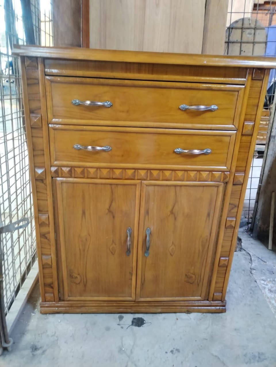 السلام عليكم غرفه نوم سته ملحق داخل خارج صاج الجربايه زان مصري مكاني البياع شرطه  ***********
