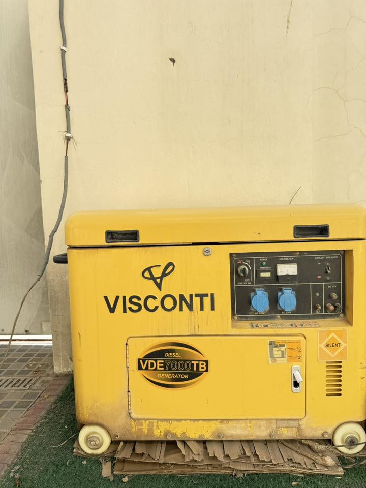 إعلان بيع: مولد ديزل فيسكونتي (VDE 7000TB) - نظافة عالية
للبيع: مولد ديزل VISCONTI بمواصفات خاصة، ملف نحاس 100%
تفاصيل الجهاز:
• الماركة: VISCONTI (فيسكونتي) الغنية عن التعريف بكفاءتها.
• الموديل: VDE 7000TB.
• نوع المحرك: محرك ديزل 186 (قوة في الأداء واقتصادية في الوقود).
• القدرة: 5 kVA (توليد مستقر جداً، مصممة لتحمل حرارة الصيف العراقي).
• نوع الملف: نحاس أصلي 100% (طول الملف 14 سم) لضمان برودة المحرك والعمل المتواصل.
• نظام التشغيل: بستم واحد، 3000 دورة بالدقيقة.
• المميزات:
• نظام صامت (كاتم) مع إمكانية التشغيل كمفتوح.
• مزودة بـ عداد لحساب ساعات العمل الفعلي لمتابعة الصيانة بدقة.
• تصميم خارجي متين جداً.
الحالة: مستعملة "نظيفة جداً"، المحرك بنشاط عالي، والكهرباء صافية ومستقرة تماماً.
السعر: 625000 دينار عراقي (قابل للتفاوض البسيط للجادين).
الموقع: بابل - القاسم
للاستفسار والتواصل: ***********
