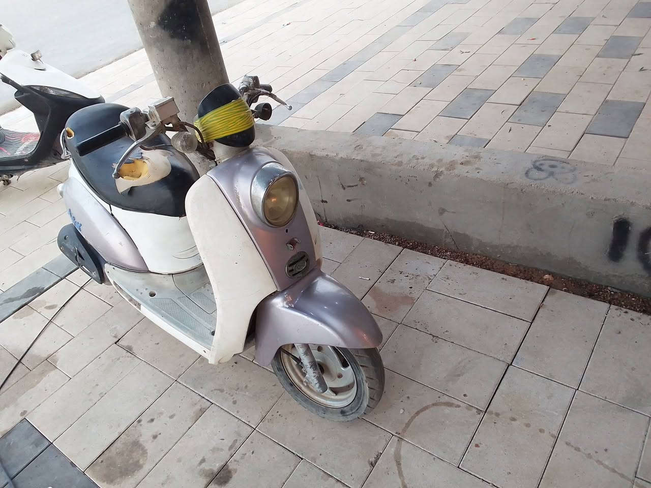 دراجه للبيع عبد الحليم السعر***********/٢٠٠
