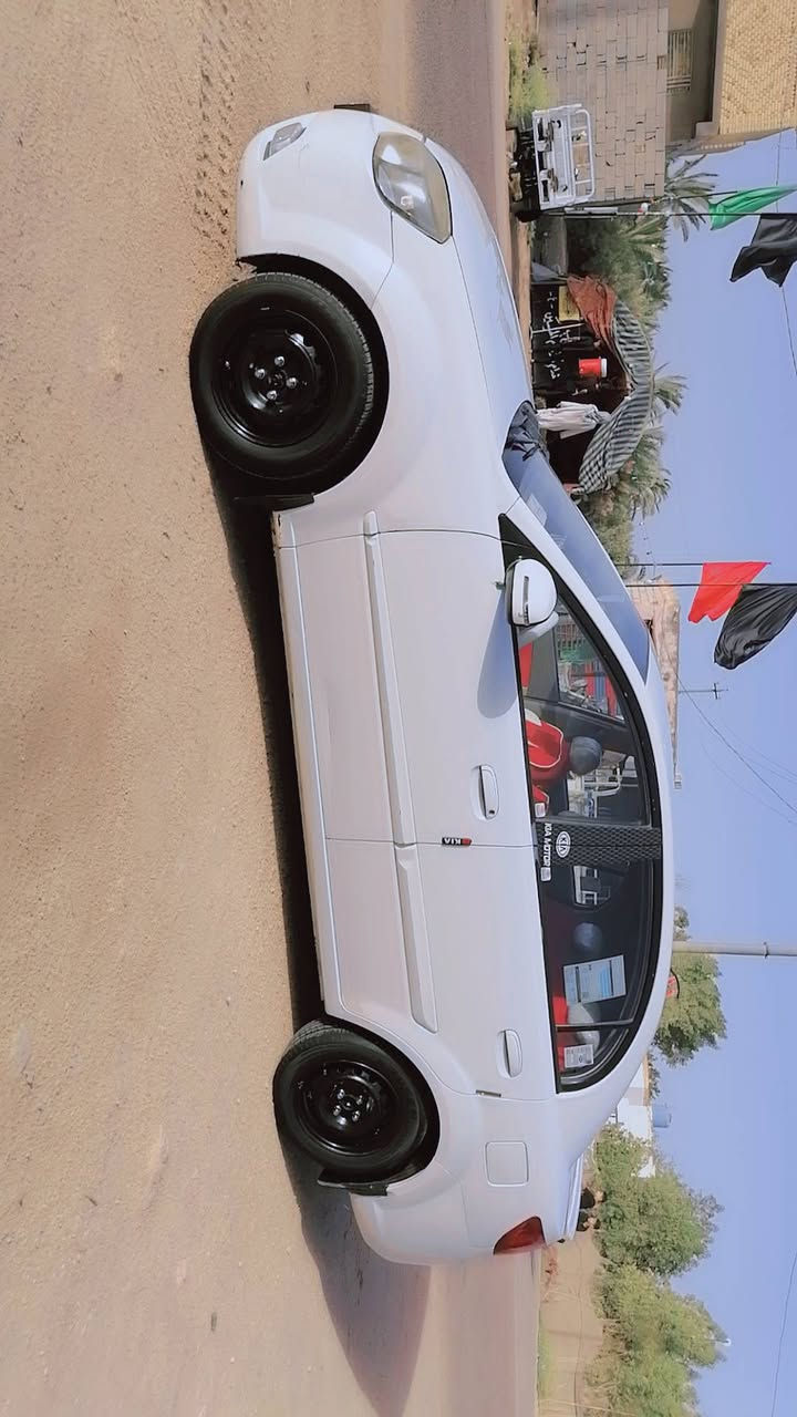 السلام عليكم
كيا ريو خليجي 2011 رقم بصره انكليزي بسمي مداور ثاني يوم مكفوله من ضربه شويه صبغ بل هلال وجاملغ السونار مرفق مع الصور
كير محرك تبريد خير من الله  حجم المحرك 1600 
تخم تاير. غرفه كله جديد 
السعر 83 وبيه مجال 
مكان السياره ناصريه مركز
للاستفسار اتصل ***********
