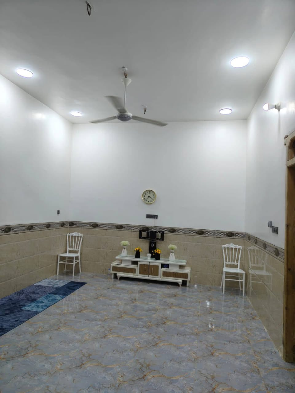 بيت للبيع حي السيده زينب المساحه 170. وجهه10والنزال17غرفتين 5في4 ديوانيه ٧. فوك صاله  تفاصيل *********** بس رمش واحنا بالخدمه أو مراسلة الصفحه
