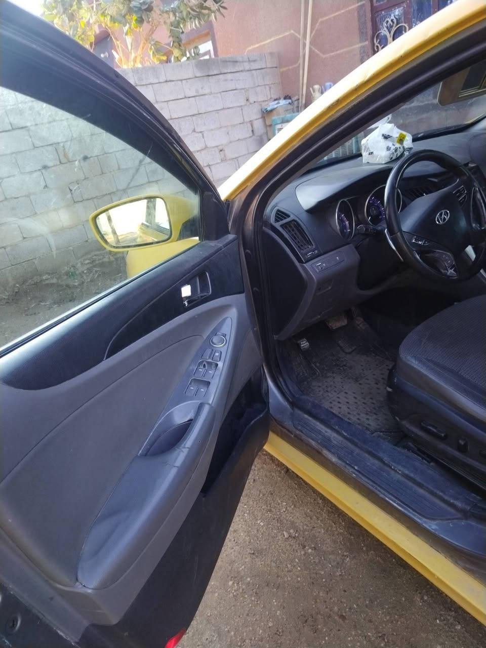 السلام عليكم من رخصت الأدمن سوناتا ٢٠١١فول فتحة بصمه السياره بيها نقوصات يرادلها ترتيب محرك٢٤٠٠ كير حداديه كهربائيات رقم بغداد تحويل مباشر السعر ٩٥ مراوس أو بيع العنوان قرب سجن أبو غريب ***********
