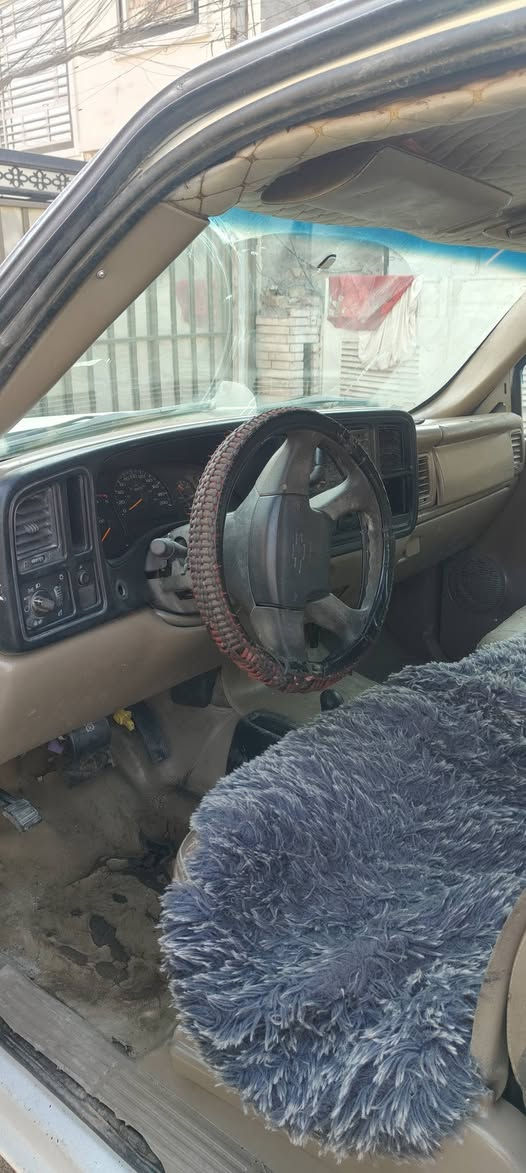 سلفادور ٢٠٠٦ مزاد وزارة الداخلية باسمي الكتاب جاهزه للترقيم مكان البياع السعر ٣٥ قفلها مناسب جدا ***********
