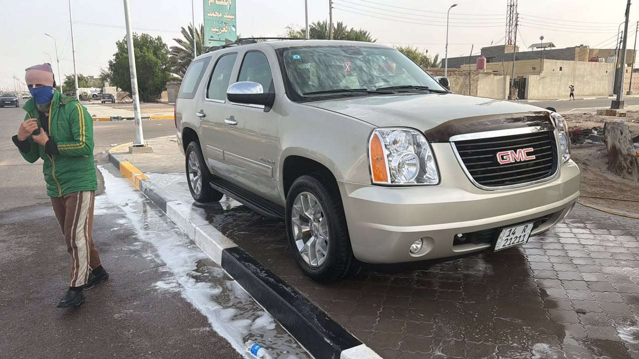 السلام عليكم 
جمسي يوكن ابتر خليجي
مديل 2014 
رقم بصره تحويل مباشر 
سياره كفاله عامه صبغ وضربه وفتح وتبديل كله كفاله 
كير محرك حداد كهربائيات خير من الله شرط ماتصرف عليه ولا شي 
مكان السياره البصره الزبير 
رقم الهاتف ***********
السعر 265وبيه مجال بسيط
