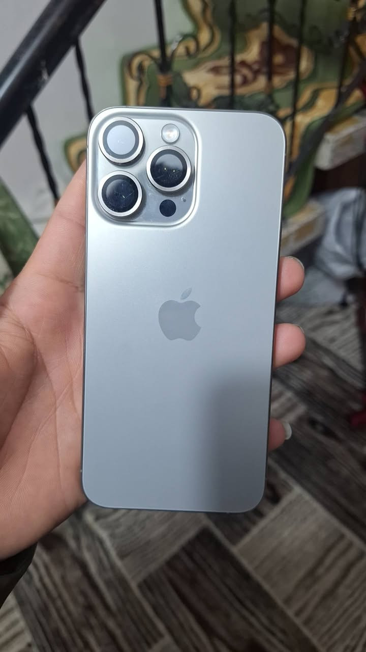 ايفون 15 برو ماكس لون تيتانيوم ذاكره 256 شرق اوسط بطاريه 100  سعر مليون و 200 التليفون جديد مما مستعمل مشحون 88مرة نضافة 100بل مية شخط مابيي
***********
