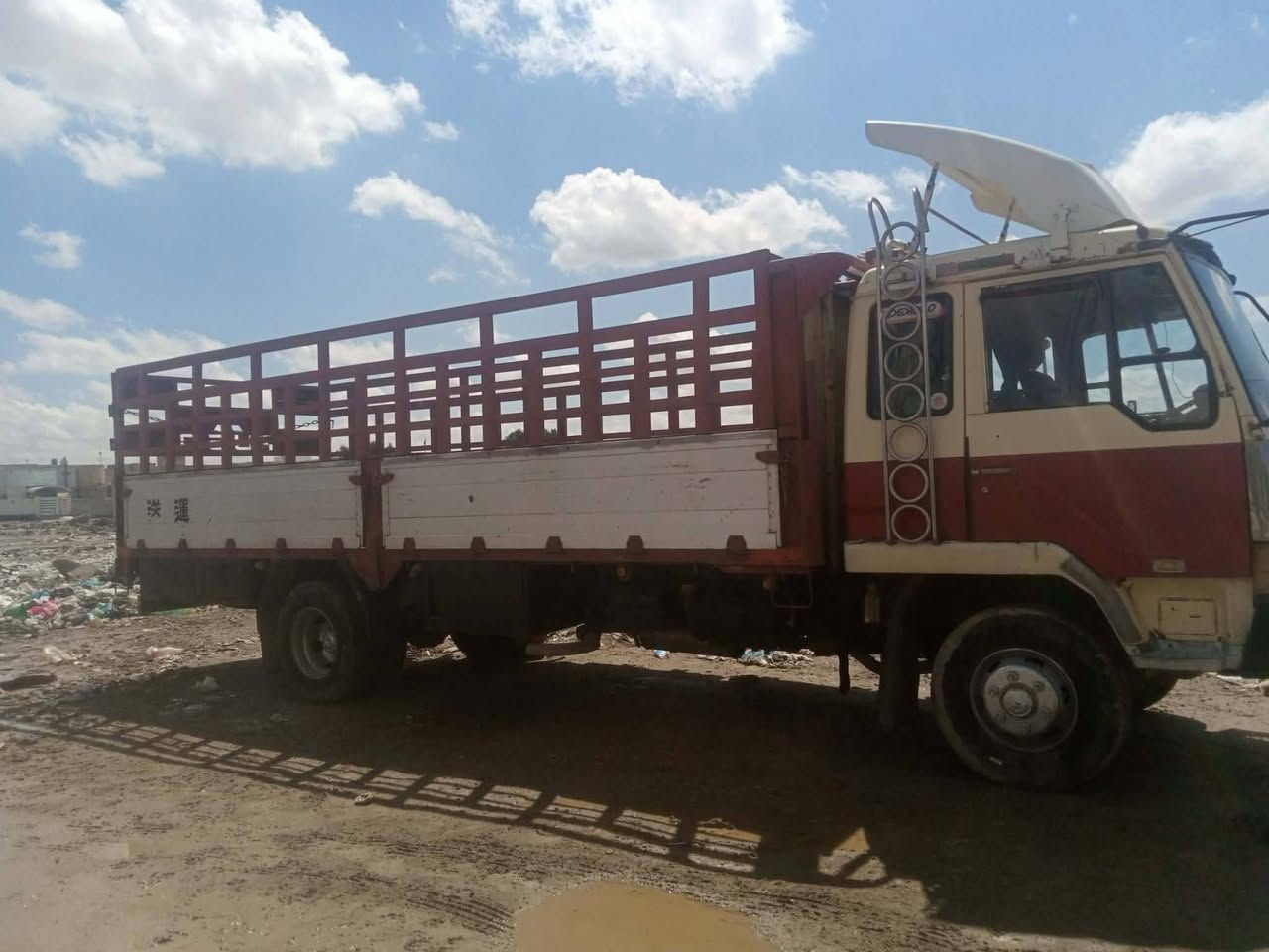 فوصة مربع للبيع الموديل 200 سنوية صاقطة بسمية السيارة مكينة 16الطول 6وربع بلاد تخم تير جديد السعر 130وبيهة مجال الشيري الشري يتصل عرقم *********** معلومات السيارة مذكورة الموشري لايتصل
