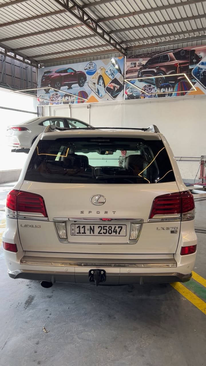 لكزس 2015 5.7LX
بريم اصل مكفوله كفاله عامه السياره من الدعاميه لدعاميه 
فوول موصفات
محركV8.570 ماشى.168الف
مواصفات الكزس معروفه.فوول LX.5.700
داخل احمر اصلل  🍒
سياره جاهزه وجديده جدا وستعمال شخصي طخم تاير جديد دنلوب ياباني قبل سبوع شاده مابيها نقص ترايك للسعوديه بيها
السعر عالاتصال
***********

مكان السياره ميسان العماره
