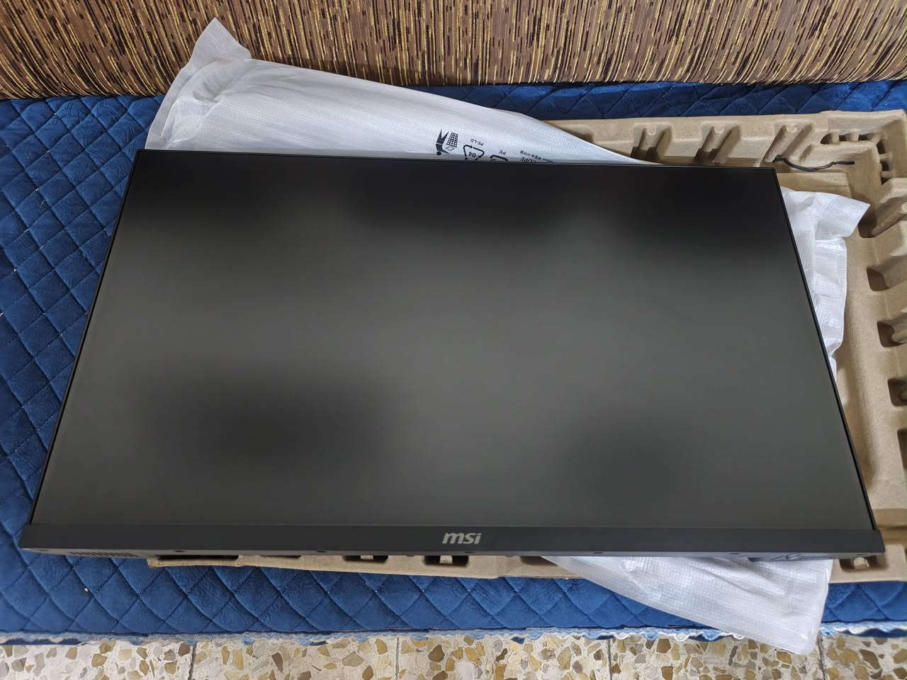 Msi 
27
1080
200هرتز
Fast ips
Hdr
سرعه الاستجابه 0.5
شاشه مستخدمه قليل 
يعني جديده و كل اغراضه كامله و الصور تحكم
مكان يغداد البياع
الي يخدمه يراسلني واتساب 
***********
توصيل محافظات ماعندي للاسف
