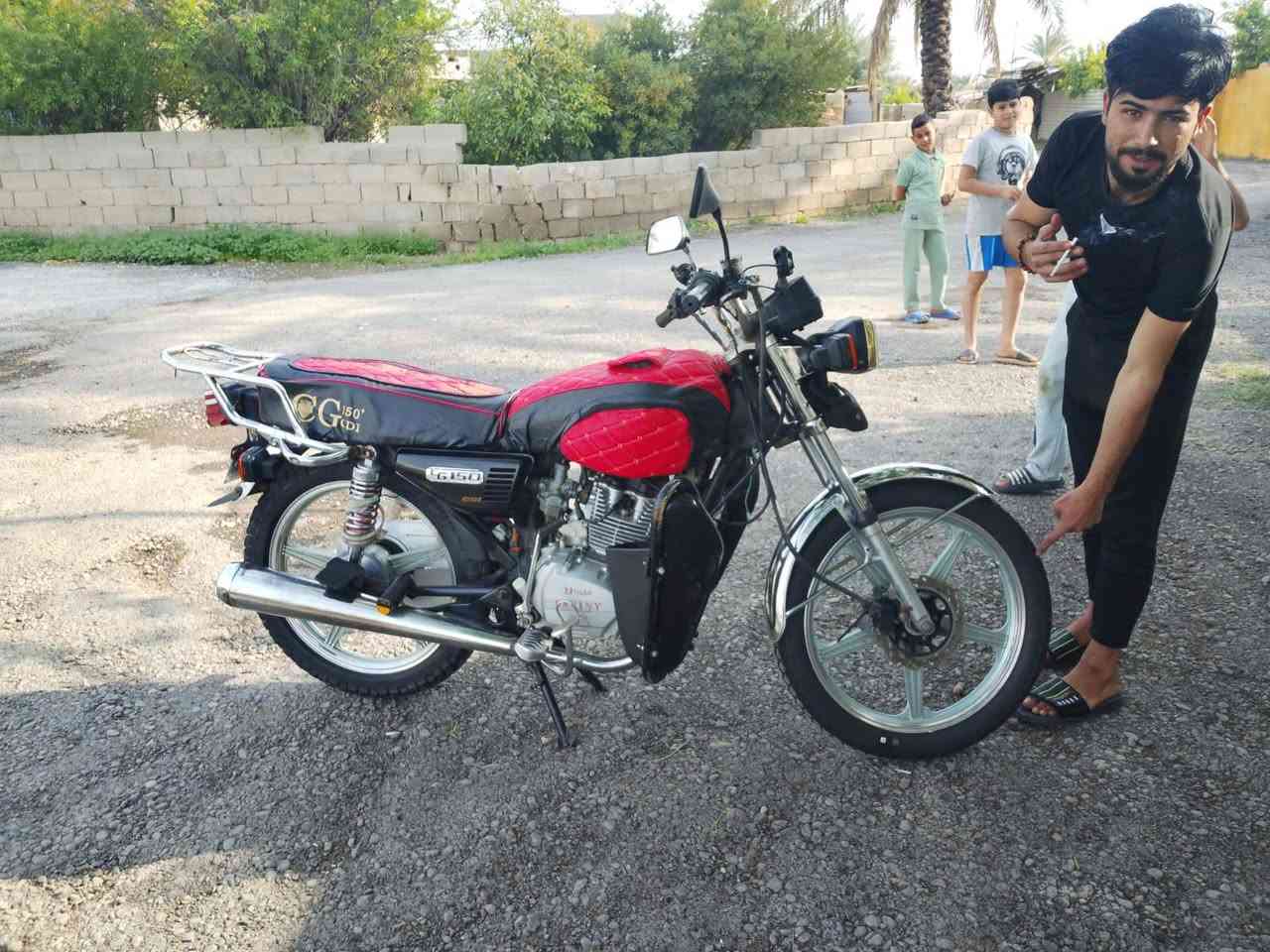 سلام عليكم دراجه ايراني خمسه كير دراجه كلشي ما ناقصهه كلشي شغال دراجه مثل ما واضحه بل صوره الدراجه امجفت المحرك ما  عليهه شي روح بيههه وين ما تريد سعر 450 بي مجال مكاني بغداد التاجي يم جزيره السياحيه *********** بي وتساب *********** تصال فقط
